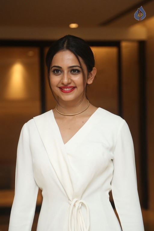 Rakul Preet Singh Pics - 20 / 60 photos