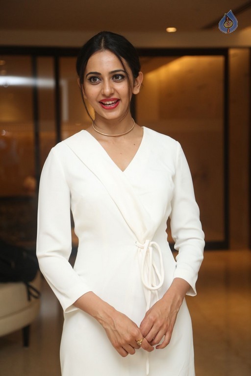 Rakul Preet Singh Pics - 35 / 60 photos