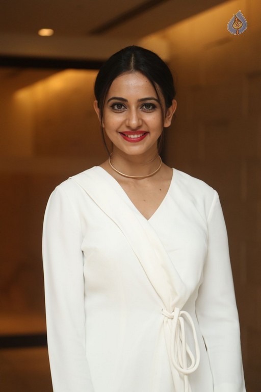 Rakul Preet Singh Pics - 37 / 60 photos