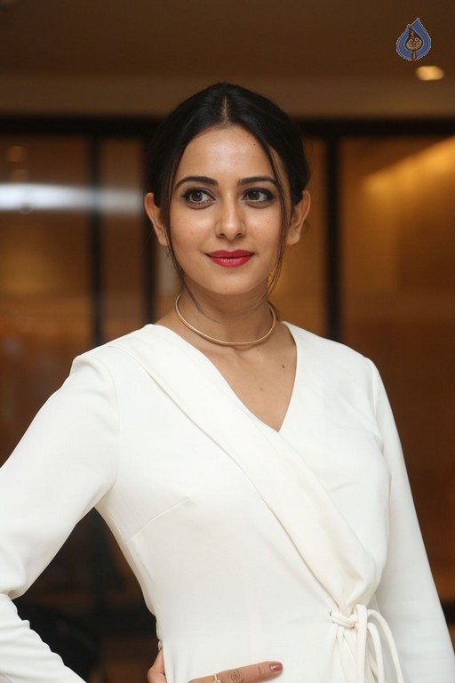 Rakul Preet Singh Pics - 47 / 60 photos