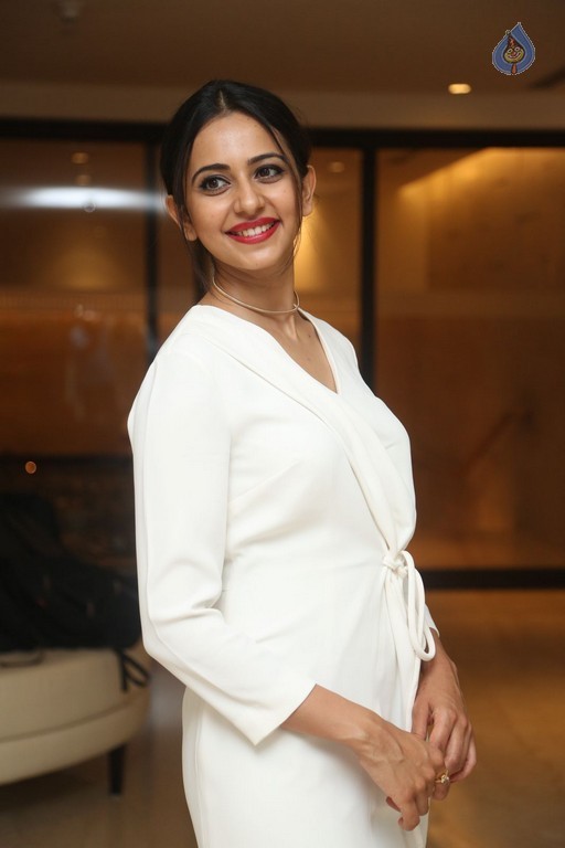 Rakul Preet Singh Pics - 48 / 60 photos