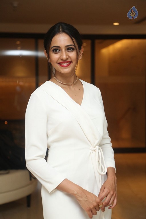 Rakul Preet Singh Pics - 49 / 60 photos