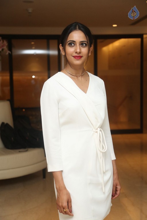 Rakul Preet Singh Pics - 51 / 60 photos
