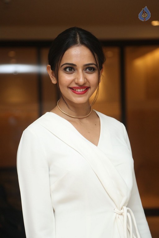 Rakul Preet Singh Pics - 54 / 60 photos