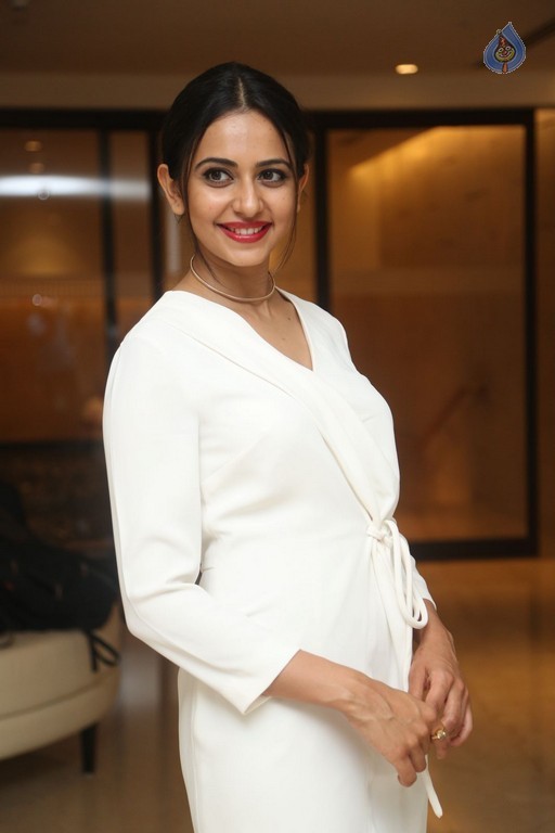 Rakul Preet Singh Pics - 57 / 60 photos