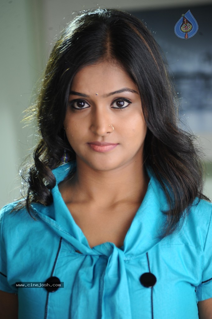 Ramya Nambeesan New Stills - 44 / 76 photos