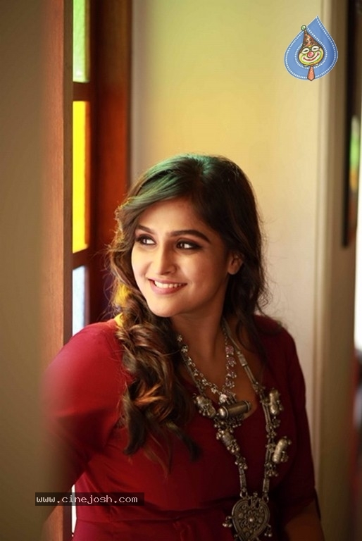 Ramya Nambeesan Photos - 2 / 7 photos