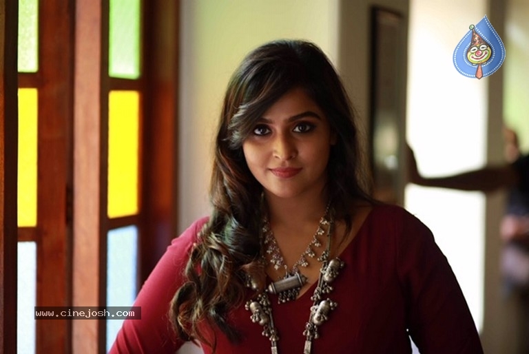 Ramya Nambeesan Photos - 4 / 7 photos