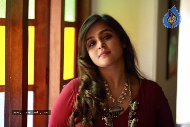 Ramya Nambeesan Photos - 7 / 7 photos