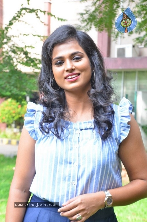 Ramya Pandiyan Photos - 3 / 10 photos