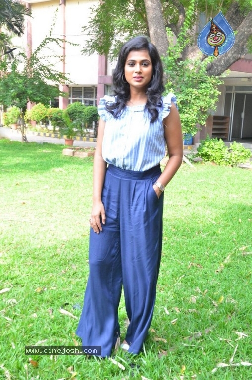 Ramya Pandiyan Photos - 6 / 10 photos