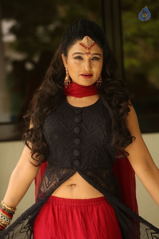 Ramya Sri New Images - 21 / 57 photos