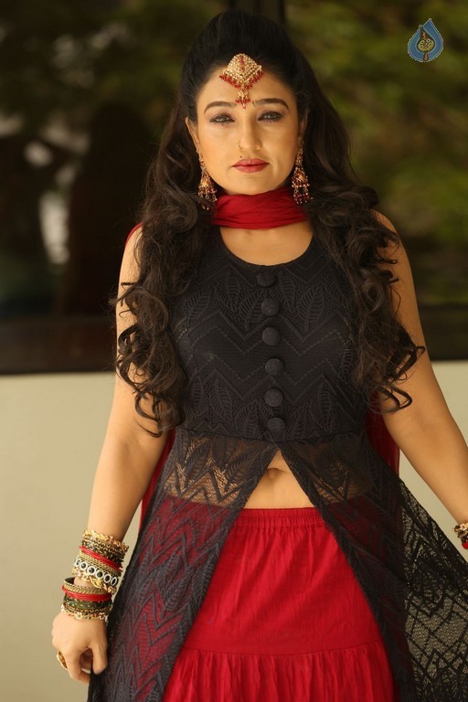 Ramya Sri New Images - 24 / 57 photos