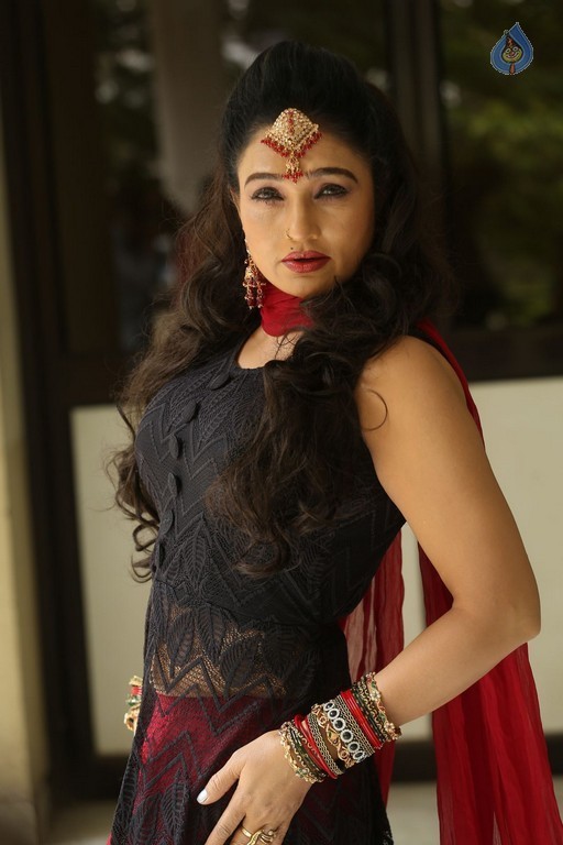 Ramya Sri New Images - 26 / 57 photos