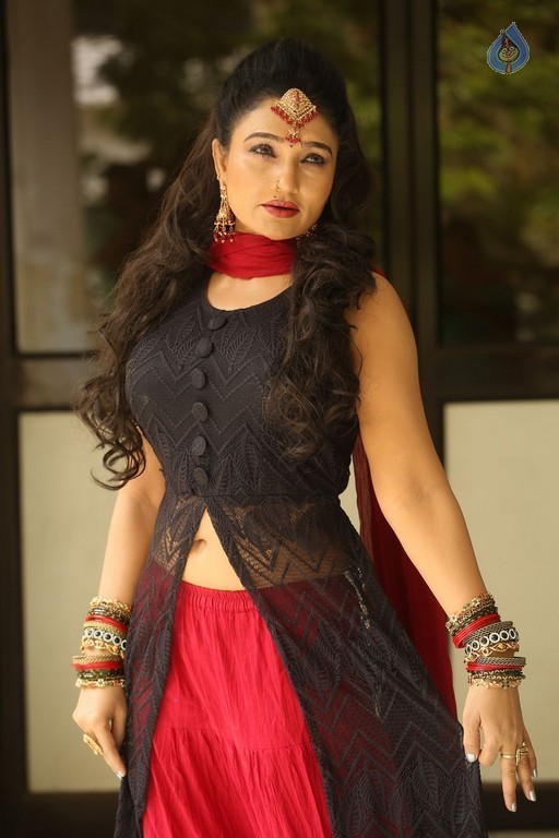 Ramya Sri New Images - 27 / 57 photos