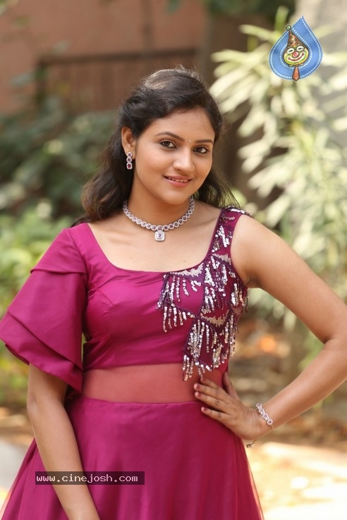 Ranjani Raghavan Stills - 8 / 32 photos