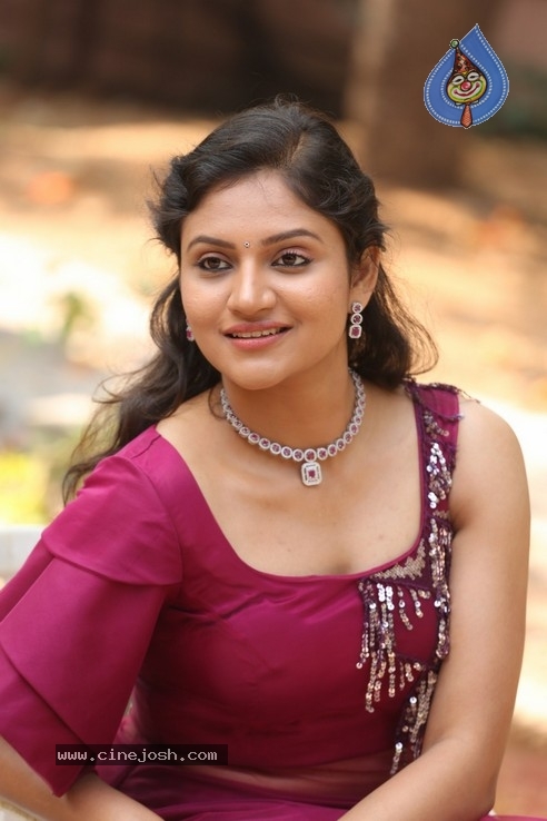 Ranjani Raghavan Stills - 14 / 32 photos