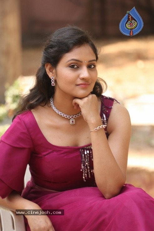 Ranjani Raghavan Stills - 19 / 32 photos