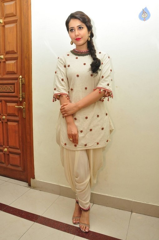 Rashi Khanna at Supreme Audio Launch - 30 / 50 photos
