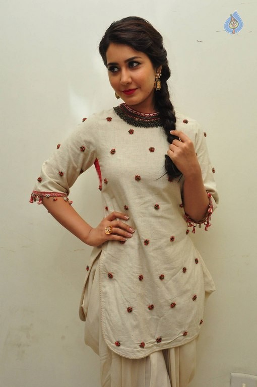 Rashi Khanna at Supreme Audio Launch - 36 / 50 photos