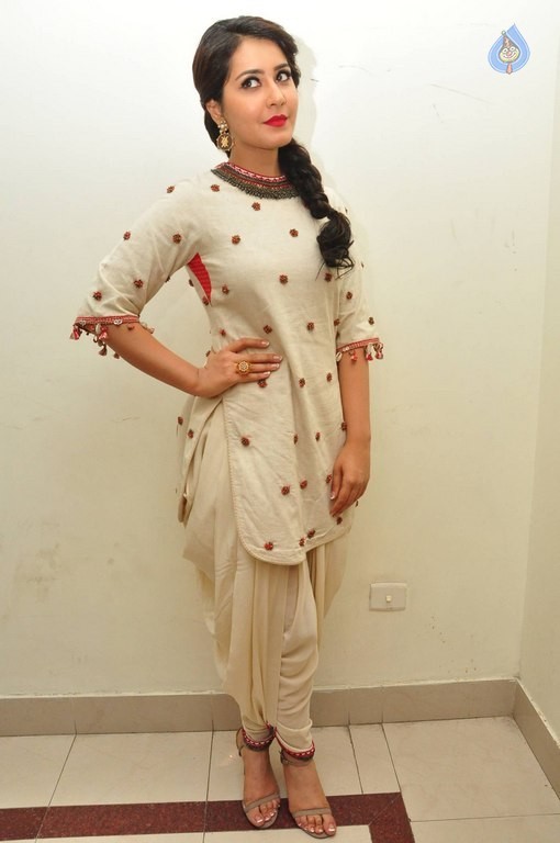 Rashi Khanna at Supreme Audio Launch - 37 / 50 photos