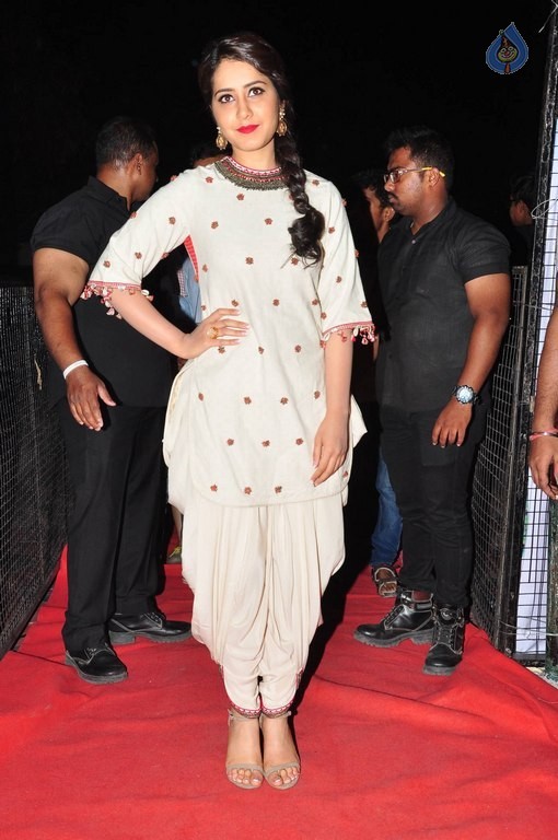 Rashi Khanna at Supreme Audio Launch - 38 / 50 photos