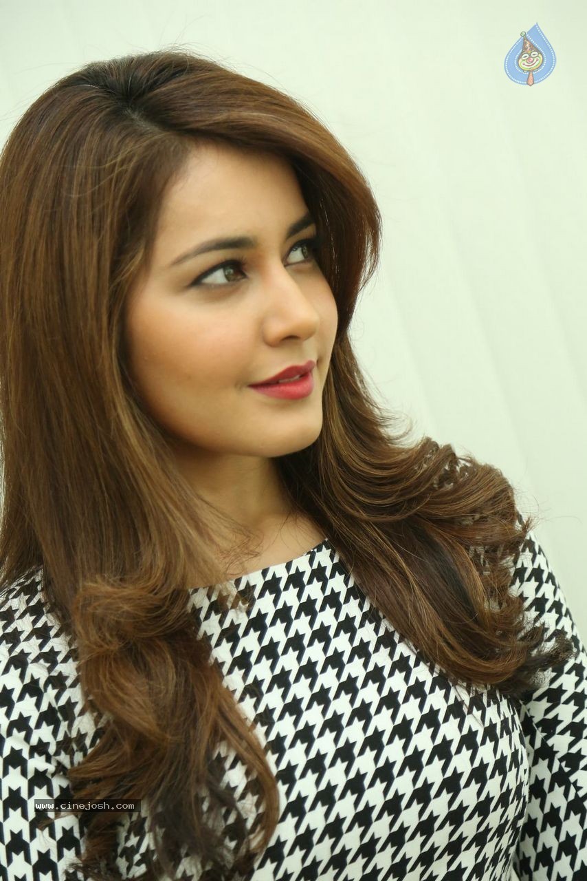 Rashi Khanna Latest Gallery - 29 / 78 photos