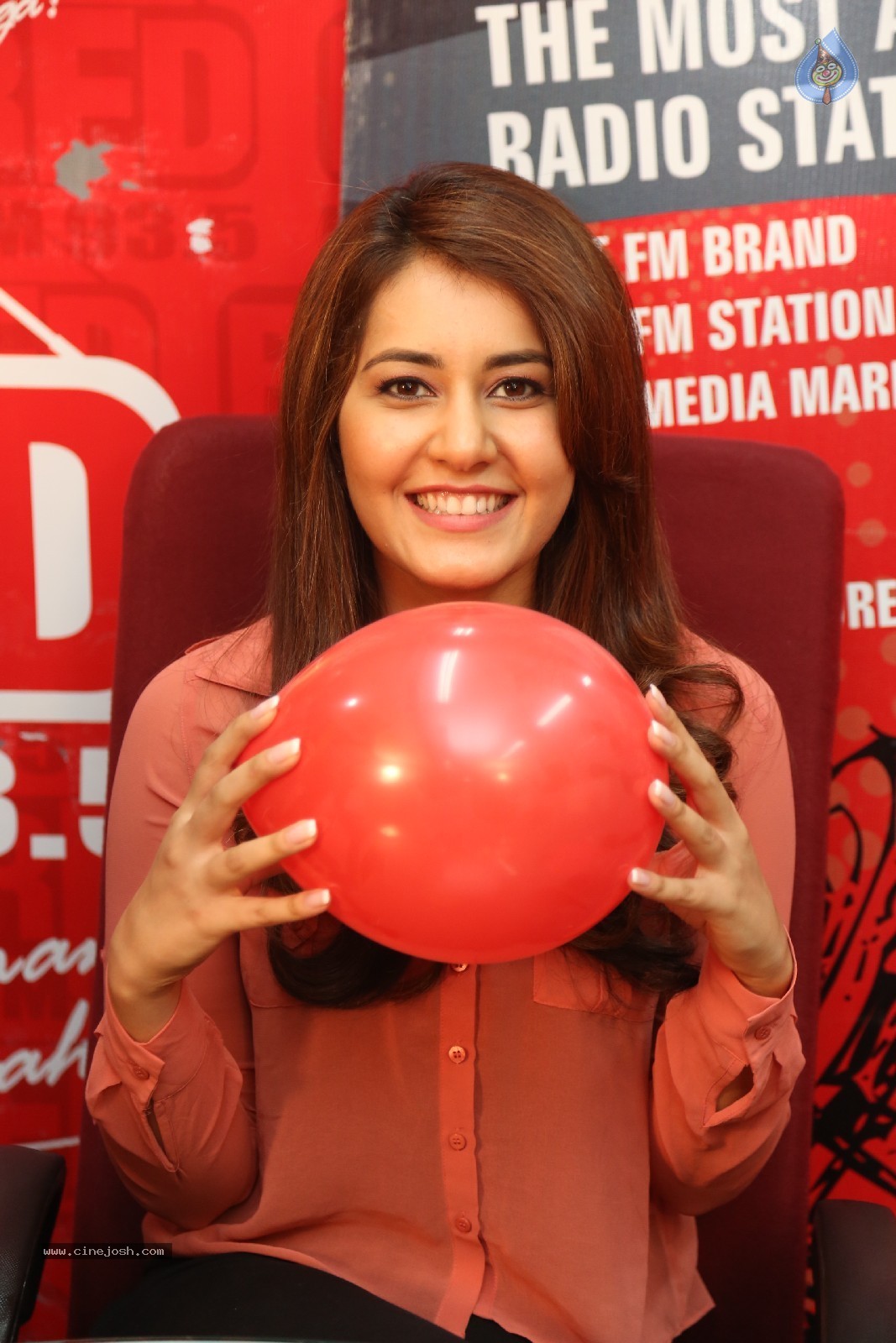 Rashi Khanna Latest Gallery - 1 / 33 photos