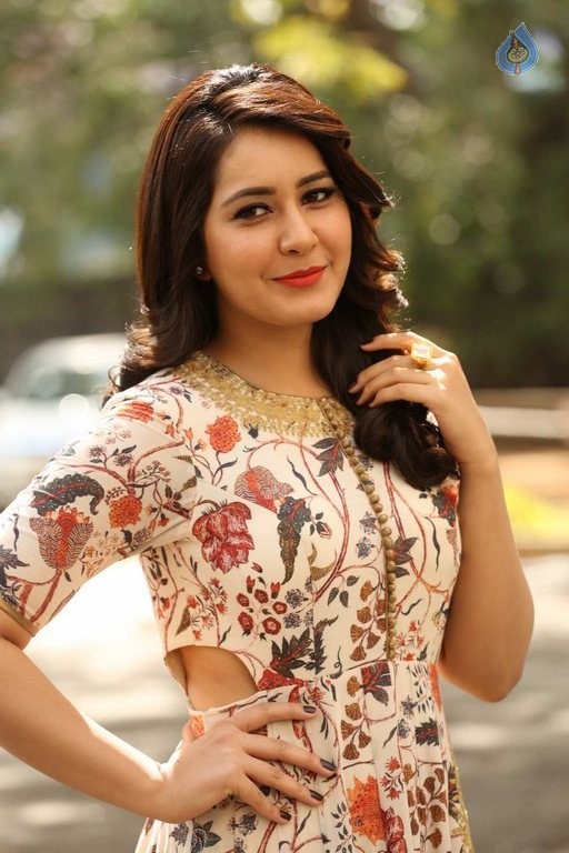 Rashi Khanna Latest Photos - 16 / 54 photos