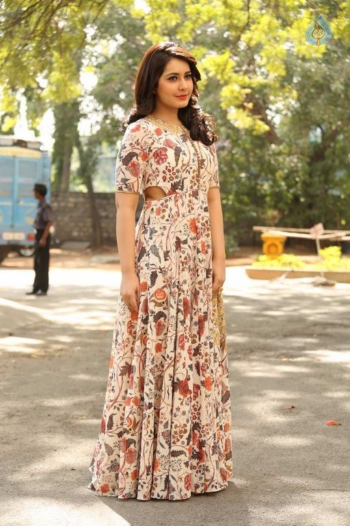 Rashi Khanna Latest Photos - 24 / 54 photos
