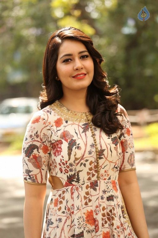 Rashi Khanna Latest Photos - 36 / 54 photos