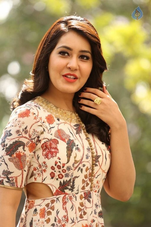 Rashi Khanna Latest Photos - 44 / 54 photos