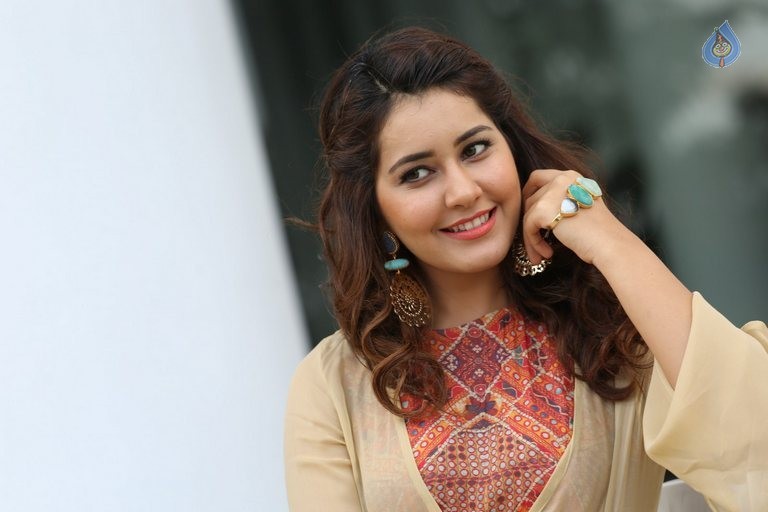 Rashi Khanna Latest Photos - 38 / 63 photos