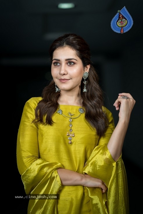 Rashi Khanna Latest Pics - 4 / 6 photos