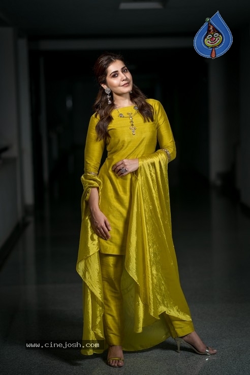 Rashi Khanna Latest Pics - 5 / 6 photos