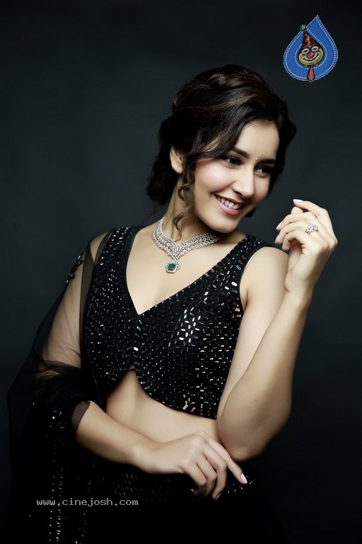 Rashi Khanna Latest Pics - 8 / 14 photos