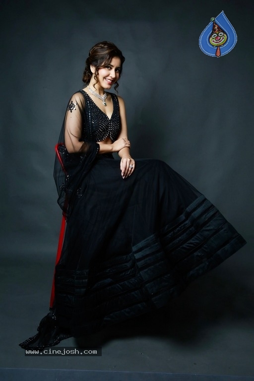 Rashi Khanna Latest Pics - 9 / 14 photos