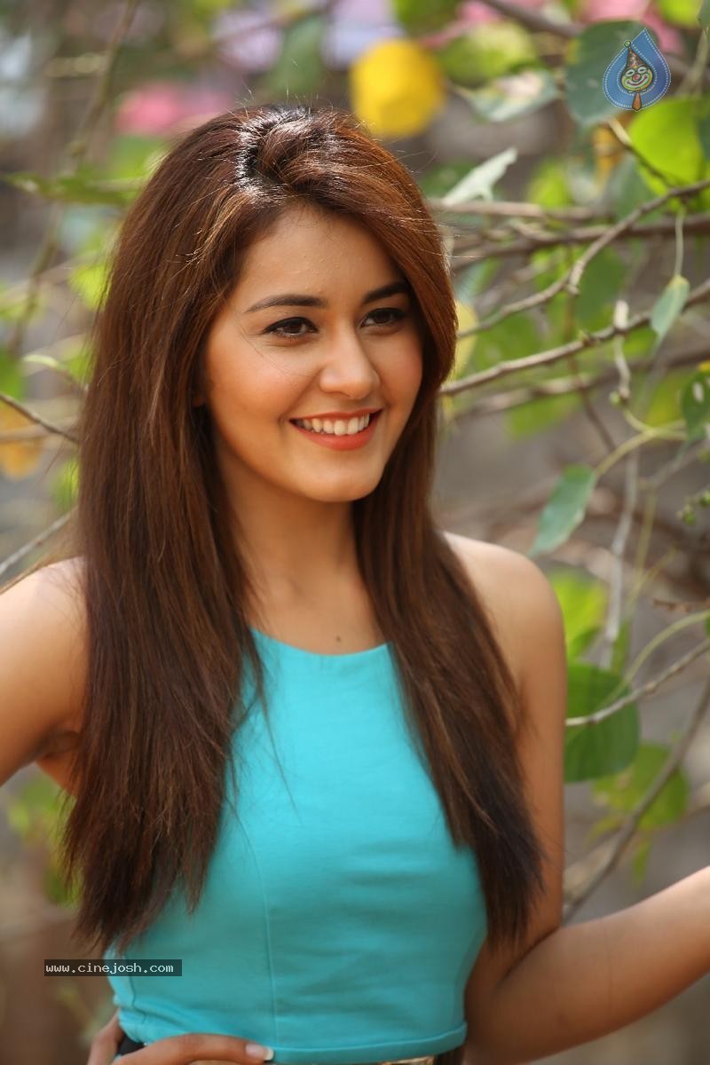 Rashi Khanna New Gallery - 38 / 61 photos