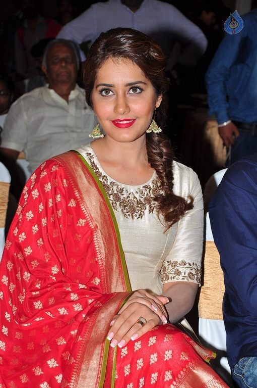 Rashi Khanna New Images - 10 / 39 photos