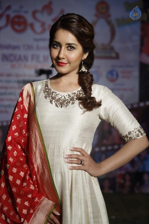 Rashi Khanna New Images - 11 / 39 photos