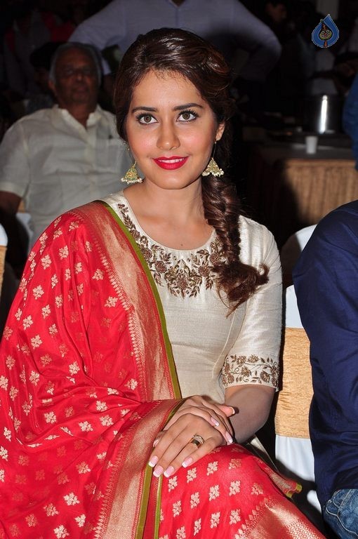 Rashi Khanna New Images - 15 / 39 photos