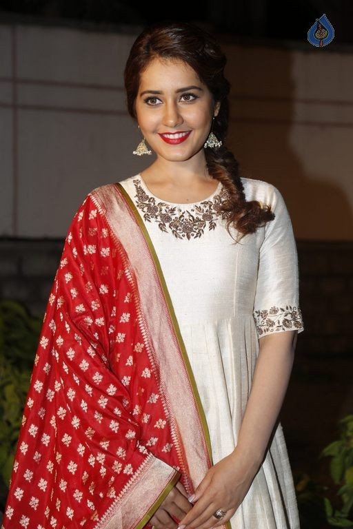Rashi Khanna New Images - 20 / 39 photos