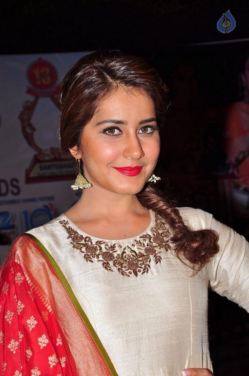 Rashi Khanna New Images - 24 / 39 photos