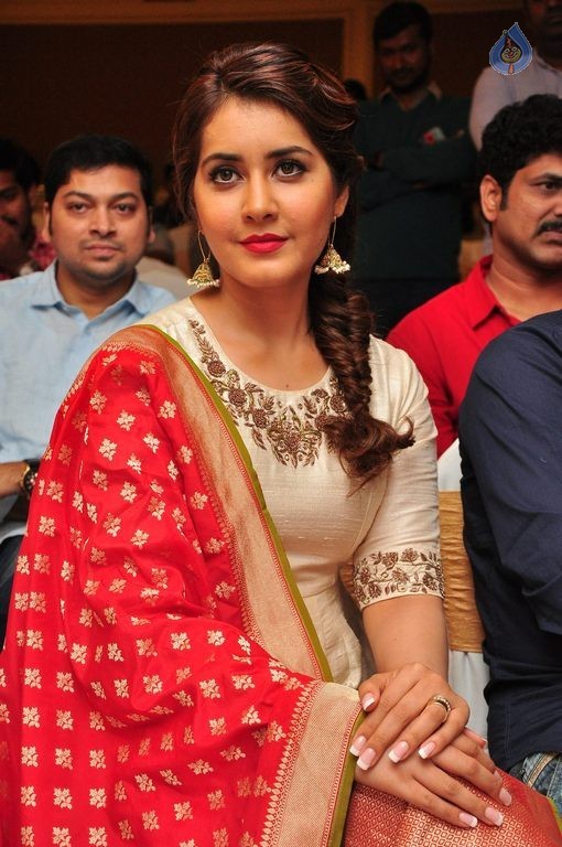 Rashi Khanna New Images - 29 / 39 photos