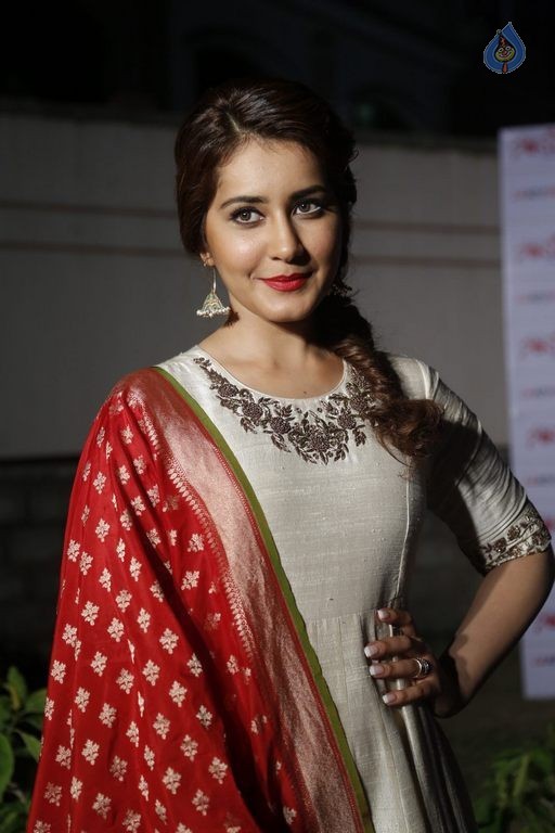 Rashi Khanna New Images - 33 / 39 photos