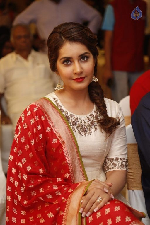 Rashi Khanna New Images - 38 / 39 photos