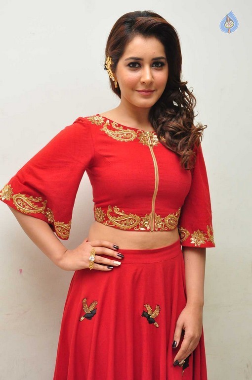 Rashi Khanna New Images - 4 / 41 photos