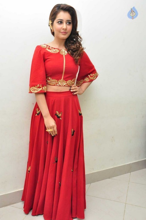 Rashi Khanna New Images - 11 / 41 photos