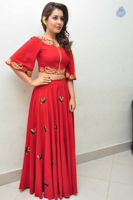 Rashi Khanna New Images - 13 / 41 photos