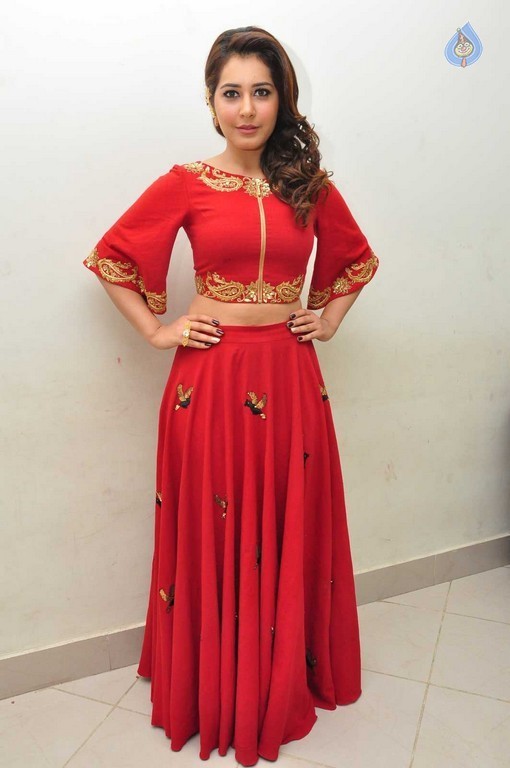 Rashi Khanna New Images - 15 / 41 photos